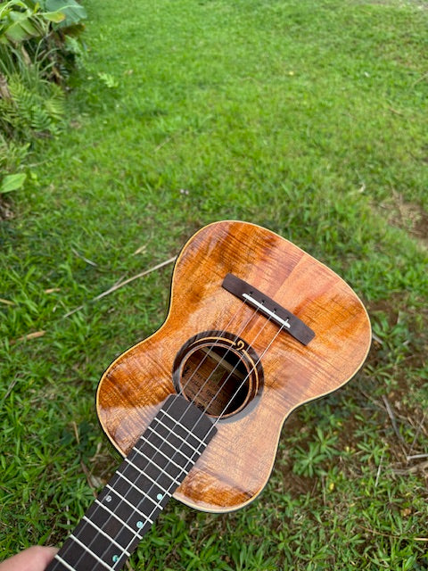 4A Curly Koa Tenor Ukulele with 24K gold inlay