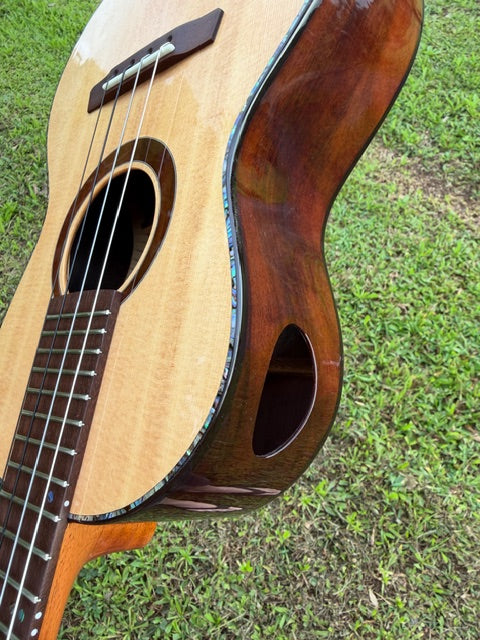Spruce top milo B/S Baritone with shell